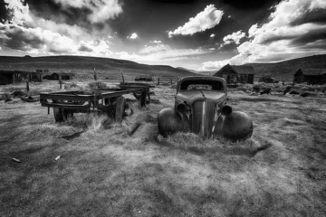 Foto op Plexiglas Old car wreck in Bodie ghost town in California © Fyle