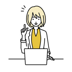 デスクで座ってPCを開いて何かひらめいたジャケットの女性