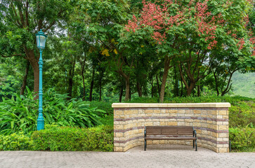 Obraz premium Bench and street light in green park