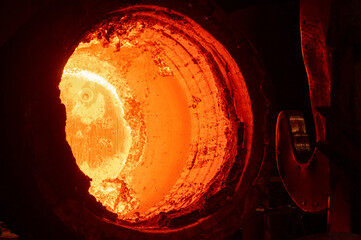 The hot inner surface of the metallurgical ladle