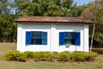 Fototapeta na wymiar old colonial house on a historic farm in São Paulo, Brazil. Blue wooden windows.