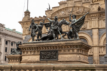 Soldiers and sailors Monument in downtown of city Cleveland, Ohio, USA - obrazy, fototapety, plakaty