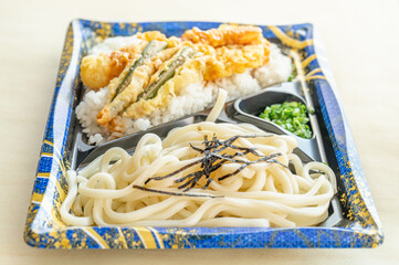 天丼とざるうどんのお弁当