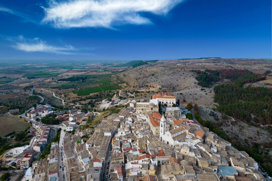 Vista aerea di minervino murge, parco nazionale dell'alta murgia, puglia