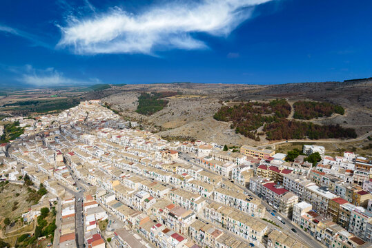 Vista aerea di minervino murge, parco nazionale dell'alta murgia, puglia