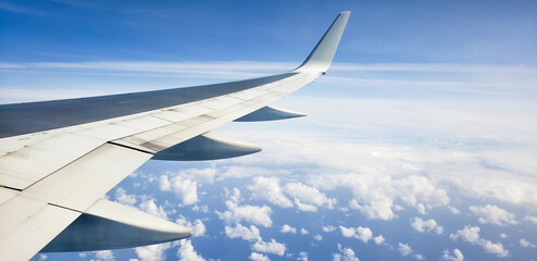 Obraz premium airplane wing cloud skyline