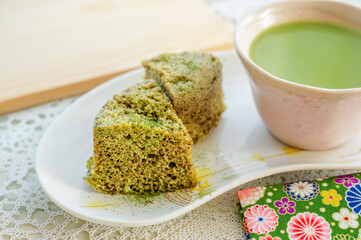 抹茶ラテと抹茶ケーキ