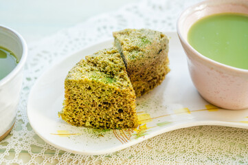 抹茶ラテと抹茶ケーキ