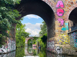 Bootstour auf der Weißen Elster in Leipzig, Karl-Heine-Kanal mit König-Albert-Brücke,...