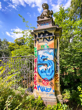 Bootstour auf der Wei&szlig;en Elster in Leipzig, Graffiti im Palmengarten, &ouml;ffentlicher Grund