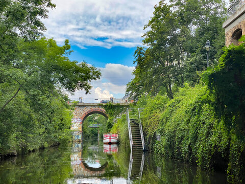 Bootstour auf der Wei&szlig;en Elster in Leipzig, Karl-Heine-Kanal mit K&ouml;nig-Albert-Br&uuml;cke, &ouml;ffentlicher Grund