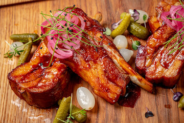 grilled ribs with pickles and onion