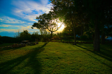 Sonnenuntergang und Park