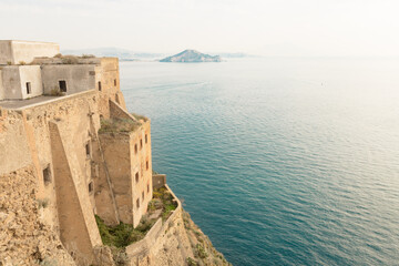 Fototapeta na wymiar terra murata sur l'île de Procida dans la baie de Naples en italie