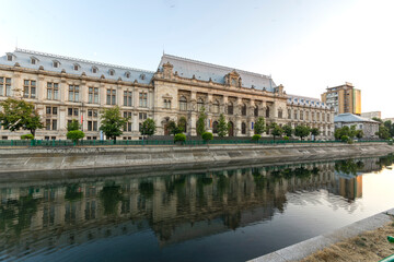 Fototapeta na wymiar Palace of Justice and Dambovita Riveri n of city of Bucharest, Romania