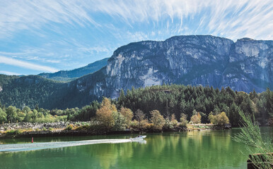 Naklejka premium Stawamus Chief view with boat on sea, Squamish, British Columbia