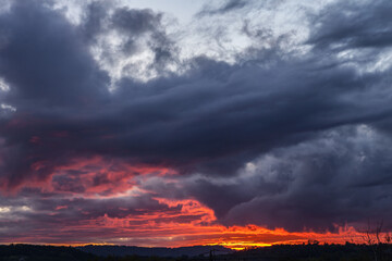 Allassac (Corrèze, France) - Ciel tourmenté au coucher du soleil