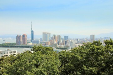 Obraz premium 愛宕神社から見た博多湾と福岡都市風景