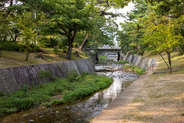 西宮・夙川の静かな川岸