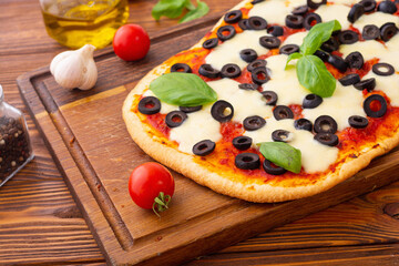 Traditional italian pizza with vegetables