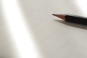 原稿用紙と鉛筆