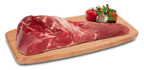 Corte de carne in natura sobre tábua de madeira no fundo branco para recorte.
