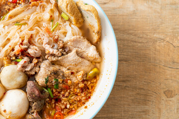 noodles with pork and meatballs in spicy soup