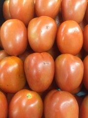 Pile of fresh tomatoes.