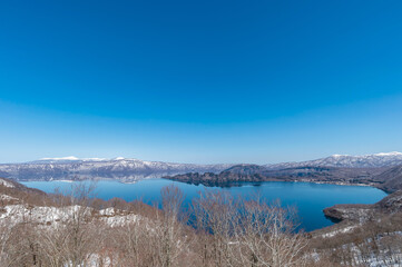 【青森県十和田湖】早春の十和田湖：紫明亭展望台から望む十和田湖