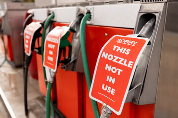 Signs On Closed Gas Station Pumps During Fuel Shortage - obrazy, fototapety, plakaty