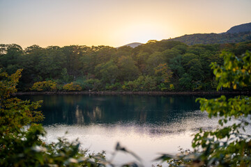 Fototapeta na wymiar 宮城県栗原市、秋田県湯沢市、雄勝郡東成瀬村、岩手県一関市にある栗駒山の早朝の風景 Early morning view of Mt. Kurikoma in Kurihara City, Miyagi Prefecture; Yuzawa City, Akita Prefecture; Higashinaruse Village, Ogatsu County; and Ichinoseki Cit