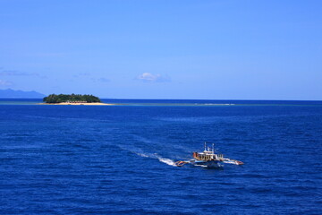 Obraz premium Traditional boat motoring in the Philippines