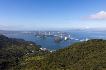 大島亀老山から見た来島海峡大橋（しまなみ海道）
