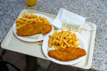 Backfisch mit Pommes