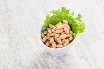 White canned beans for vegan suisine