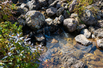 宮城県栗原市、秋田県湯沢市、雄勝郡東成瀬村、岩手県一関市にある栗駒山を紅葉の時期に登山する風景A view of climbing Mt. Kurikoma in Kurihara City, Miyagi Prefecture, Yuzawa City, Akita Prefecture, during the autumn foliage season.