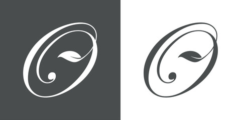 Logotipo letra inicial O con hojas de planta en fondo gris y fondo blanco © teracreonte