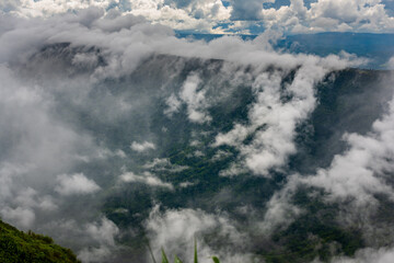 Fototapeta na wymiar Clouds, mist, cover the mountain peaks, tropical rainforests, Thailand