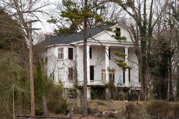 The white abandoned Glendale Mills owner's house