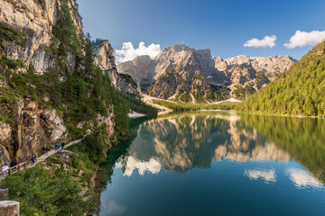 Fototapeta na wymiar Pragser Wildsee or Lago di Braies. Small beautiful lake in Italian Alps and mountain range of Croda del Becco or Seekofel and Sasso del Signore. Dolomites, Trentino-Alto Adige, Italy, Europe.
