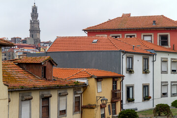 Fototapeta na wymiar Iglesia de los Clérigos en la ciudad de Oporto o Porto en el pais de Portugal