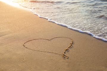 Fototapeta na wymiar heart on the sand, heart on the beach, 