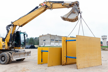 Metal supports for protecting the trench.