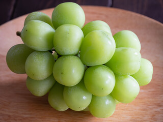 フレッシュなみずみずしいシャインマスカット。