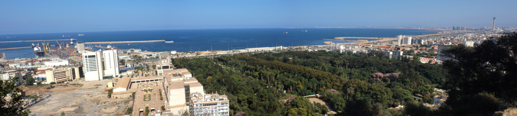 Fototapeta na wymiar Panoramic view on Algiers coastline 