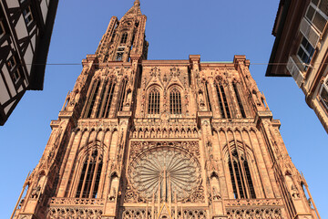 Straßburger Liebfrauenmünster, Westfront aus der Krämergass im Abendlicht