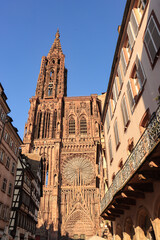 Straßburger Münster; Westfassade aus der Krämergass gesehen