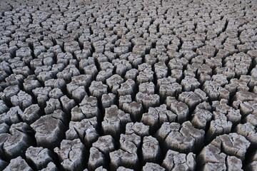 drought, soils that dry out with withdrawn water