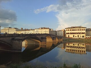 Naklejka premium Italia, Toscana, la città di Firenze. Il ponte alla Carraia e il fiume Arno.