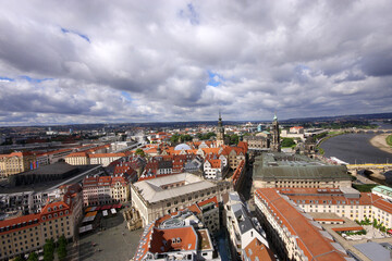 Fototapeta na wymiar Blick von der Frauenkirche auf die Altstadt und die Elbe
